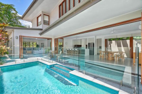 Bird of Paradise Holiday Home with Heated Pool